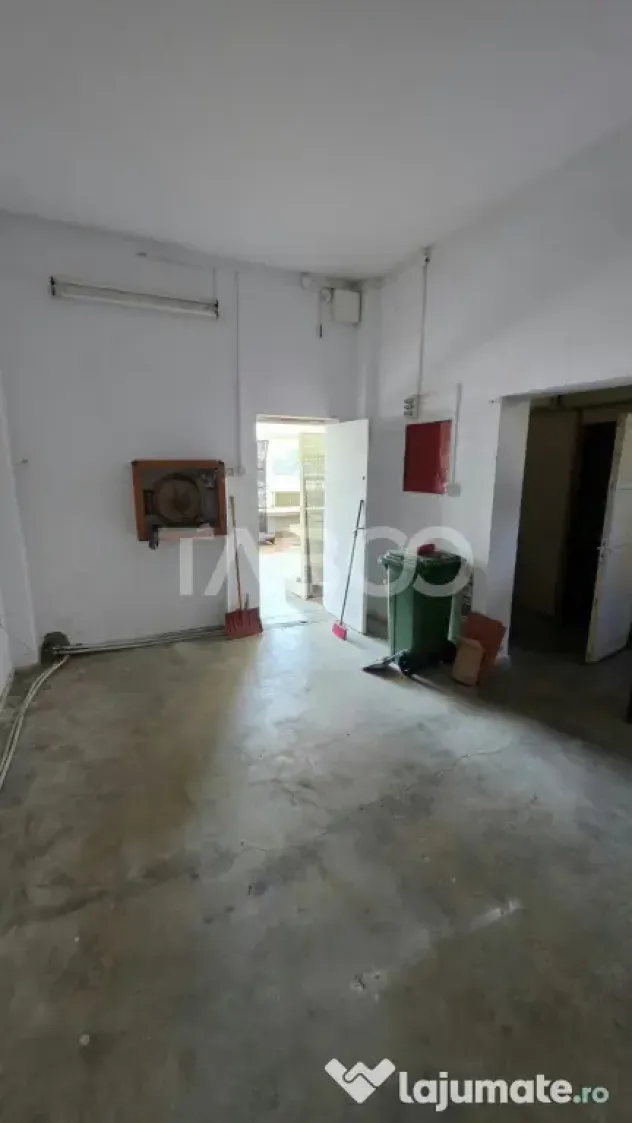 Spatiu comercial de vanzare in Cugir zona Primariei - Cugir (Alba)