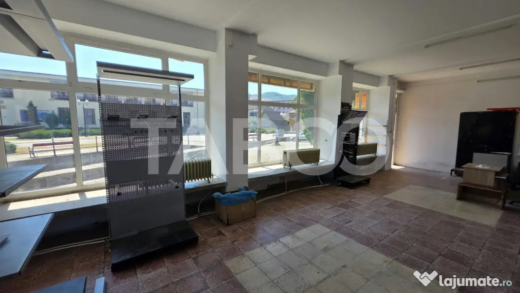 Spatiu comercial de vanzare in Cugir zona Primariei - Cugir (Alba)
