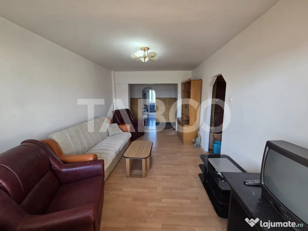 Apartament 3 camere 90 mp 2 balcoane zona Bulevardul Unirii - Fagaras (Brasov)
