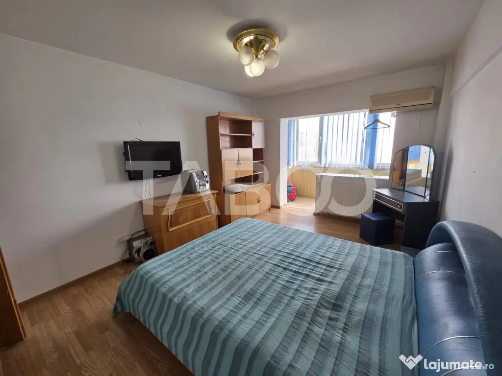 Apartament 3 camere 90 mp 2 balcoane zona Bulevardul Unirii - Fagaras (Brasov)