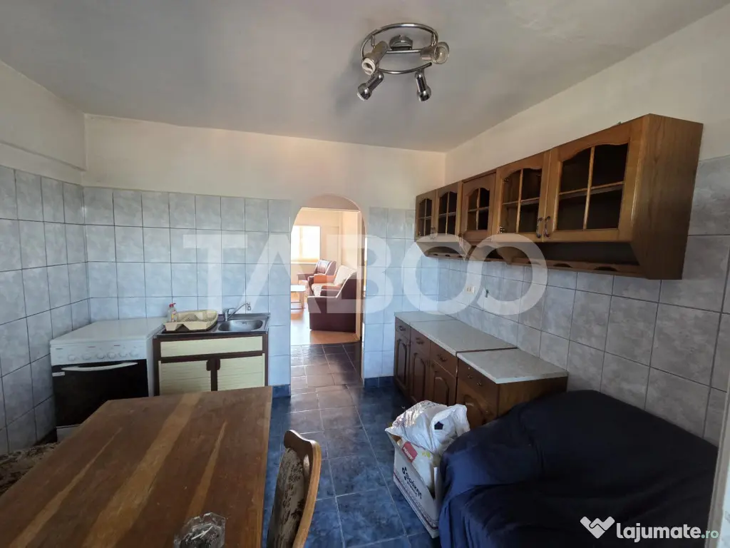 Apartament 3 camere 90 mp 2 balcoane zona Bulevardul Unirii - Fagaras (Brasov)