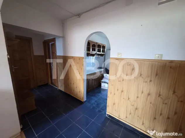 Apartament 3 camere 90 mp 2 balcoane zona Bulevardul Unirii - Fagaras (Brasov)