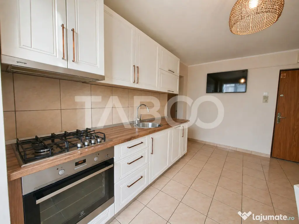 Apartament decomandat de vanzare 3 camere pivnita Vasile Aar - Sibiu (Sibiu)