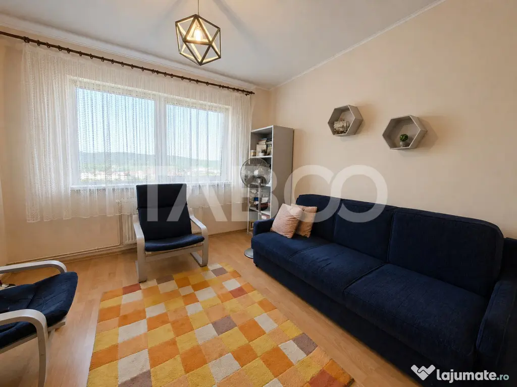 Apartament decomandat de vanzare 3 camere pivnita Vasile Aar - Sibiu (Sibiu)