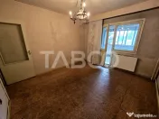 Apartament decomandat 4 camere 4 balcoane 2 bai etaj 1 Centr 