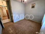 Apartament decomandat 4 camere 4 balcoane 2 bai etaj 1 Centr 