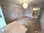 Apartament decomandat 4 camere 4 balcoane 2 bai etaj 1 Centr 