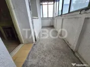 Apartament decomandat 4 camere 4 balcoane 2 bai etaj 1 Centr 