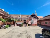 Casa cu spatiu comercial de vanzare in Sebes zona centrala 