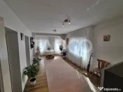 Casa cu spatiu comercial de vanzare in Sebes zona centrala 