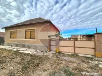 Casă cu teren de 2.210 mp de vânzare în Turnu