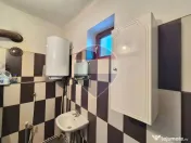 Casă cu teren de 2.210 mp de vânzare în Turnu 