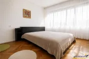 Resedinta luminoasa,farmec autentic,etaj 1, intimitate, acce 