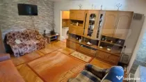 Apartament spațios cu trei camere la parter în zonă centr
