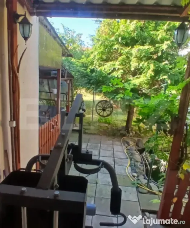 Apartament spațios cu trei camere la parter în zonă centr - Targu Mures (Mures)