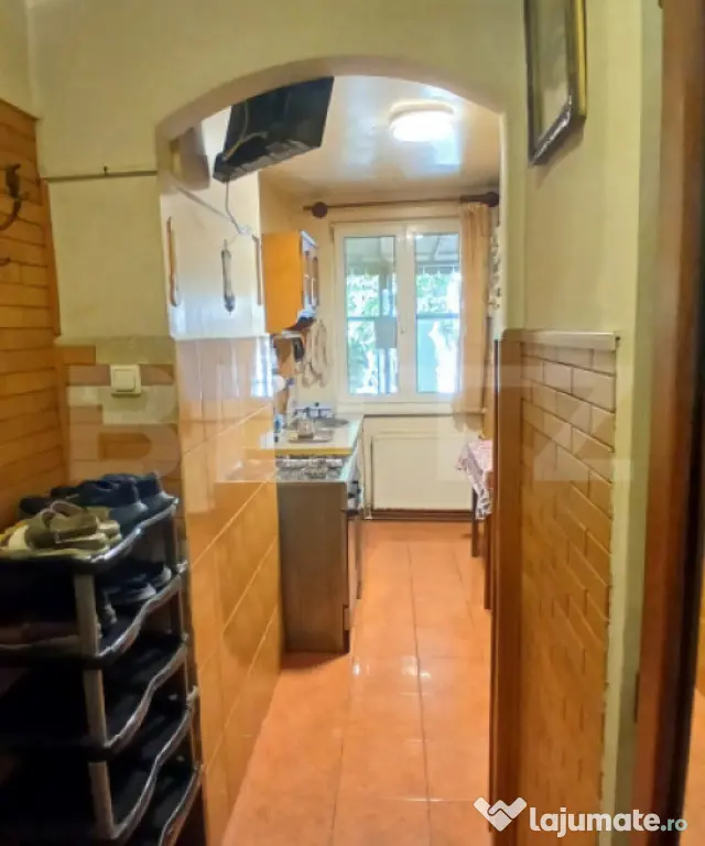 Apartament spațios cu trei camere la parter în zonă centr - Targu Mures (Mures)