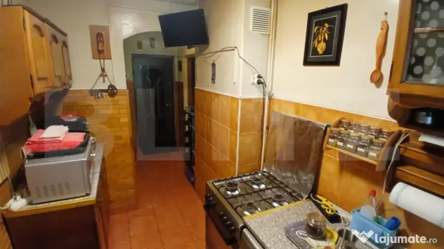 Apartament spațios cu trei camere la parter în zonă centr - Targu Mures (Mures)