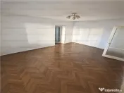Apartament 3 camere | Semidecomandat | Zona Tractorul
