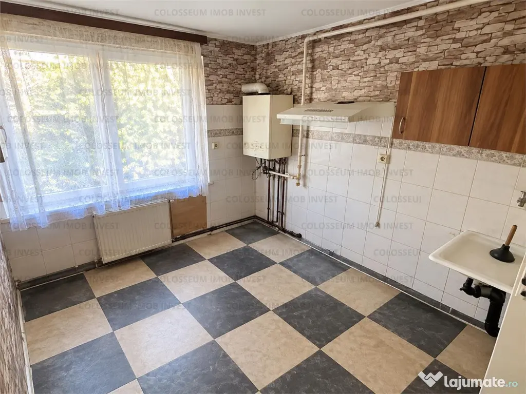 Apartament 3 camere | Semidecomandat | Zona Tractorul - Brasov (Brasov)