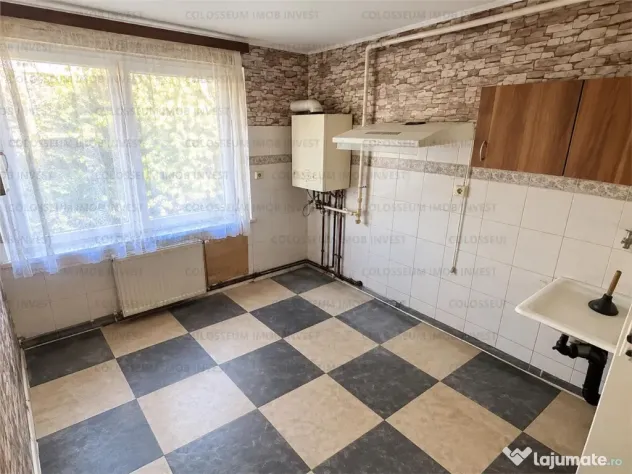 Apartament 3 camere | Semidecomandat | Zona Tractorul - Brasov (Brasov)