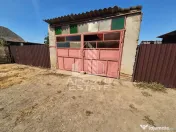 Doua case de vanzare cu 2533 mp teren, localitatea Pesac, Timis 