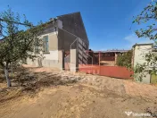 Doua case de vanzare cu 2533 mp teren, localitatea Pesac, Timis 