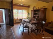 Casa familiala cu spatiu comercial si garaj P+1E+M 720 Mp 
