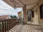 Casa familiala cu spatiu comercial si garaj P+1E+M 720 Mp 
