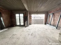 Duplex cu 4 camere, bucatarie separata, toate utilitatile, la asfalt.