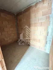 Duplex cu 4 camere, bucatarie separata, toate utilitatile, la asfalt. 