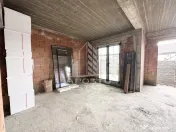 Duplex cu 4 camere, bucatarie separata, toate utilitatile, la asfalt. 