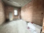 Duplex cu 4 camere, bucatarie separata, toate utilitatile, la asfalt. 