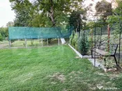 CASĂ RENOVATĂ ȘI COMPLET MOBILATĂ, CU TEREN GENEROS – 