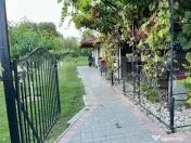 CASĂ RENOVATĂ ȘI COMPLET MOBILATĂ, CU TEREN GENEROS – 