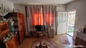 Apartament la casă, 2 dormitoare, curte comună și parcare 