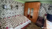 Apartament la casă, 2 dormitoare, curte comună și parcare 