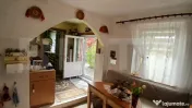 Apartament la casă, 2 dormitoare, curte comună și parcare 