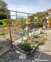 Apartament la casă, 2 dormitoare, curte comună și parcare 