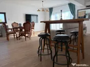 Apartament cu 3 camere de închiriat pe termen lung în zona 