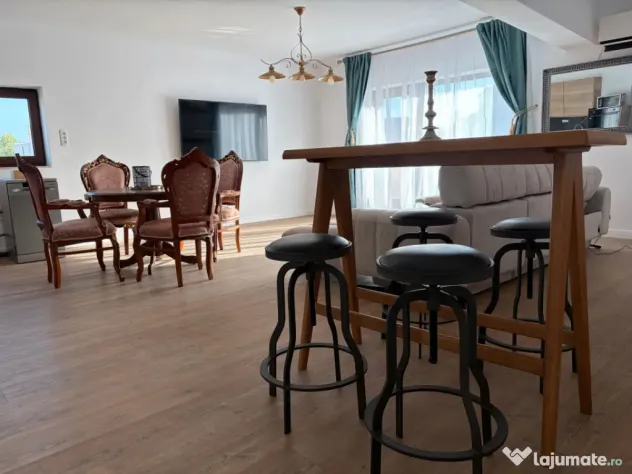 Apartament cu 3 camere de închiriat pe termen lung în zona - Constanta (Constanta)