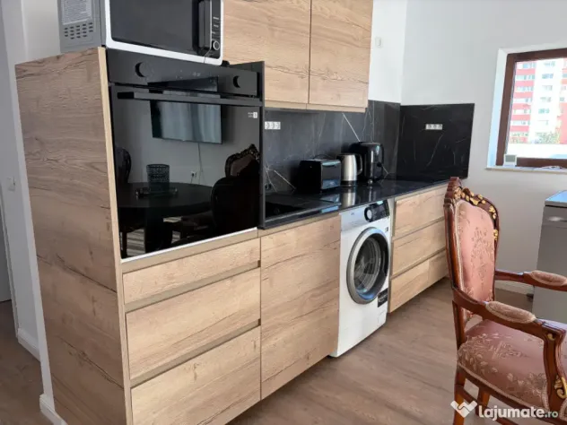 Apartament cu 3 camere de închiriat pe termen lung în zona - Constanta (Constanta)