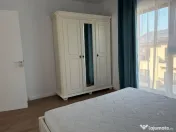 Apartament cu 3 camere de închiriat pe termen lung în zona 