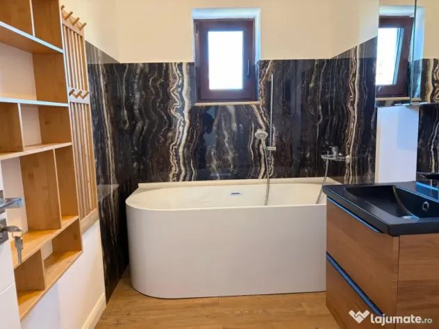 Apartament cu 3 camere de închiriat pe termen lung în zona - Constanta (Constanta)