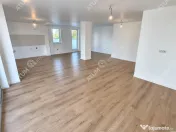 Spatiu comercial de 59 mp cu terasa 55 mp si 2 locuri de par 