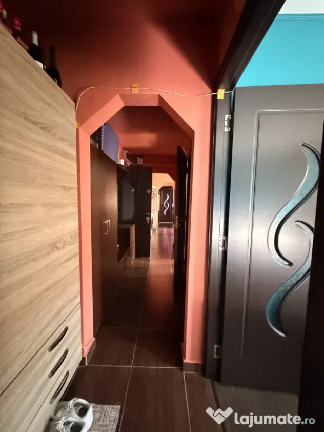 Apartament 4 camere, decomandat, 70 mp utili, boxa, etaj 3 - - Timisoara (Timis)