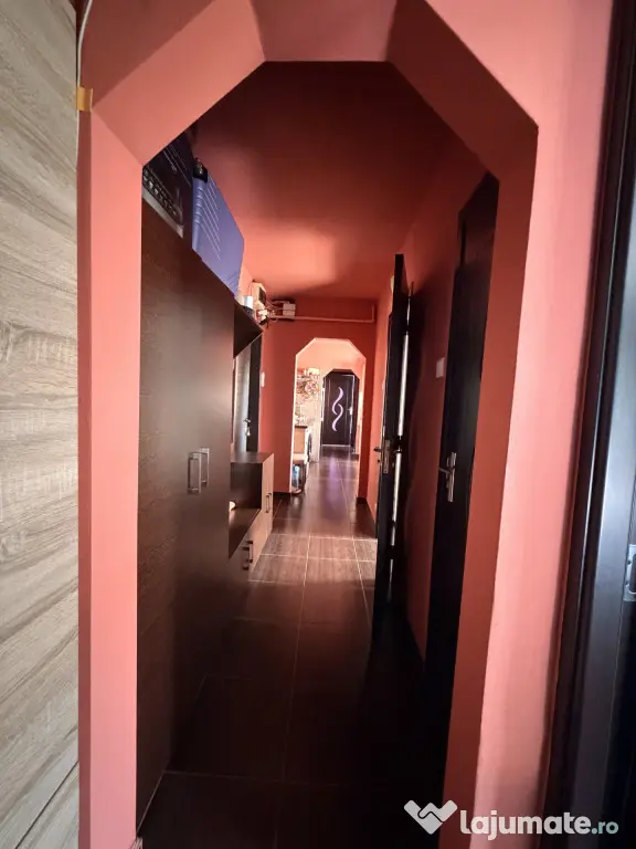 Apartament 4 camere, decomandat, 70 mp utili, boxa, etaj 3 - - Timisoara (Timis)