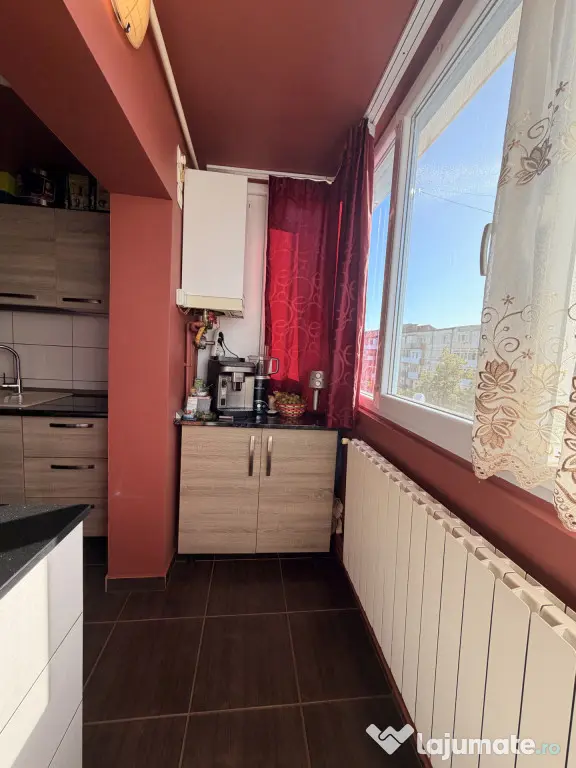 Apartament 4 camere, decomandat, 70 mp utili, boxa, etaj 3 - - Timisoara (Timis)