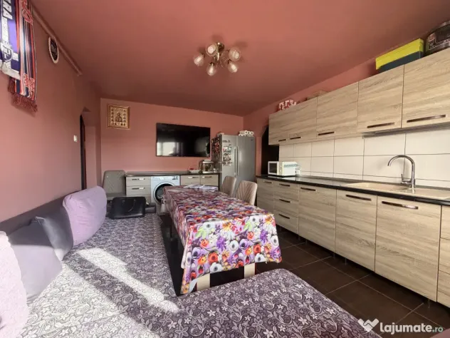 Apartament 4 camere, decomandat, 70 mp utili, boxa, etaj 3 - - Timisoara (Timis)