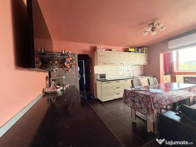Apartament 4 camere, decomandat, 70 mp utili, boxa, etaj 3 - - Timisoara (Timis)