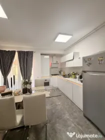 Apartament cu 3 camere si loc de parcare in CF - Dumbravita